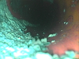 築後20年経過した給湯銅管の内側です。※管内に緑青が多量に発生しています。